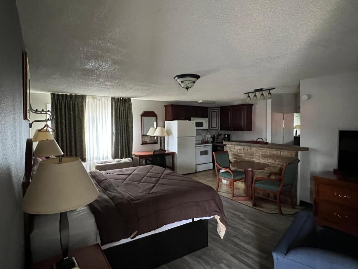 Ozark Inn & Suites Zewnętrze zdjęcie